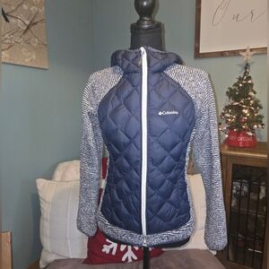 Adorable Columbia Women's Quilted Navy and Gray Puffer Jacket